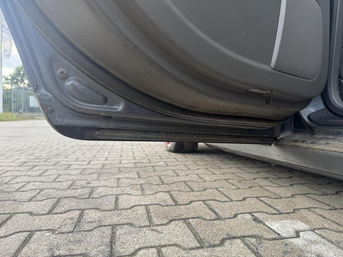 Audi A4 8E original T&uuml;r hinten links LX7Z Delfingrau Metallic Kombi Rohbau Bj.2002